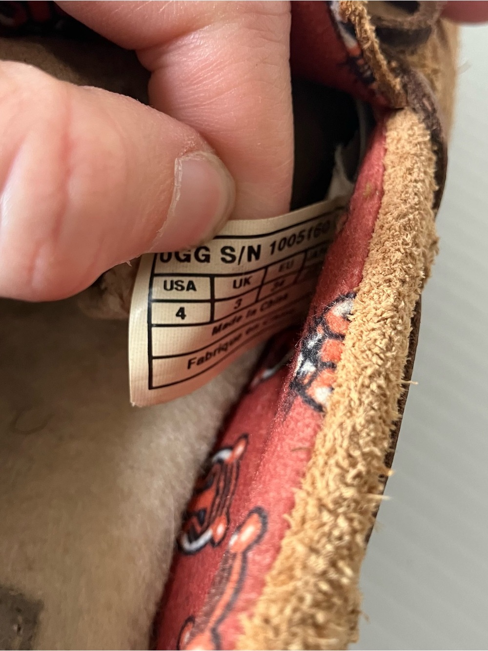 UGG Dakota Suede Moccasin Slippers
Chestnut Brown Size 4 - Picture 6 of 8